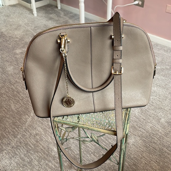 DKNY purse ! - Picture 3 of 6